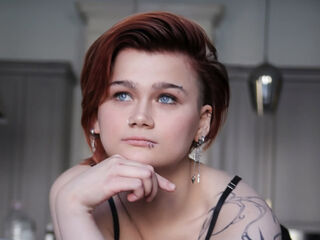 beautiful webcamgirl PeachAveline