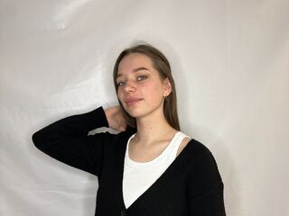 topless webcamgirl RexellaHence