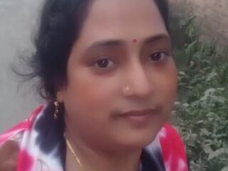hot cam girl masturbating with vibrator RiyaSen