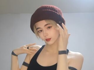 camwhore fingering pussy RoxannCobio