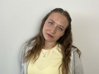 camgirl masturbating with dildo RubeWilliamson