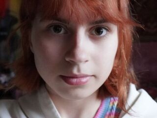 naked camgirl masturbating with dildo SerafinaGoettl