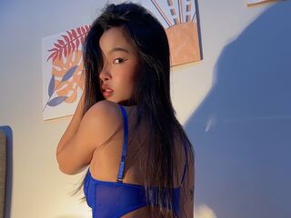 masturbating webcam girl SessahMi