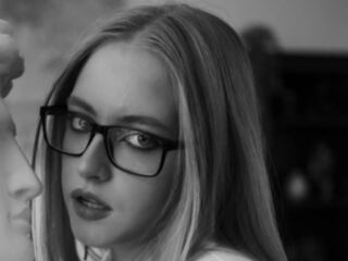 naked girl with webcam masturbating SheliaEdwards
