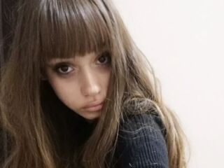 naked camgirl masturbating with vibrator SherDonko