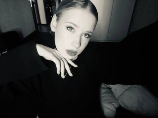 naked girl with webcam fingering pussy SherieMcwayne