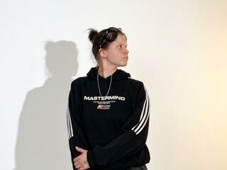 cam girl showing tits ShielaVanhamlin