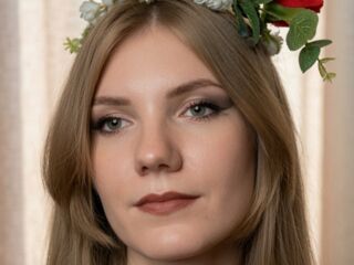 naked webcam girl photo SlyviaQuinonez
