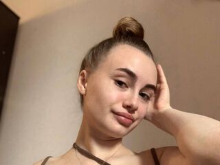 topless webcamgirl SofiyaWite