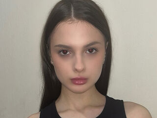 naughty cam girl fingering shaved pussy TainaHousekeeper