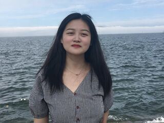girl topless TongWang