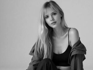 camgirl playing with dildo VenicePatlan