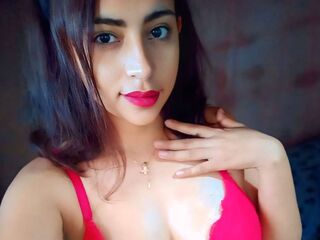 naked camgirl masturbating with vibrator YessicaOrtiz