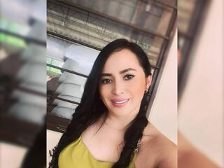 naughty camgirl masturbating with vibrator mialaurentt